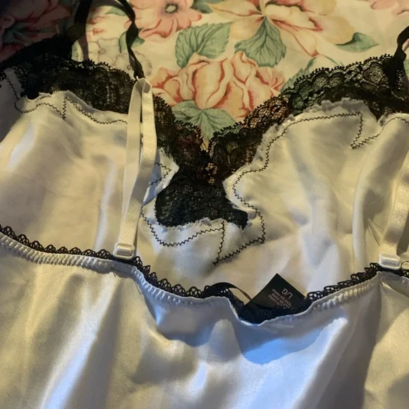 Victoria's Secret White with Black Lace Size Large nightgown - Picture 7 of 8